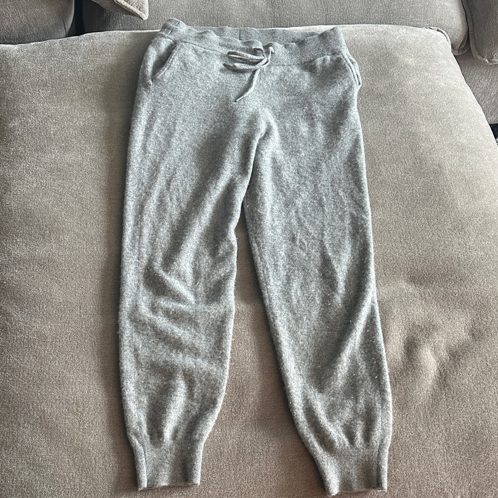 Quince Heather Gray Cashmere Joggers